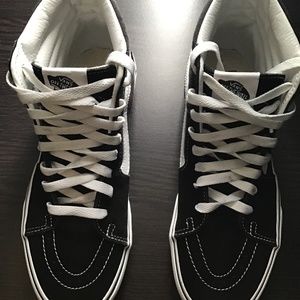 Black/white Vans